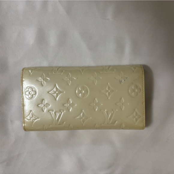 Louis Vuitton Ivory monogram Vernis International Wallet - Picture 2 of 11